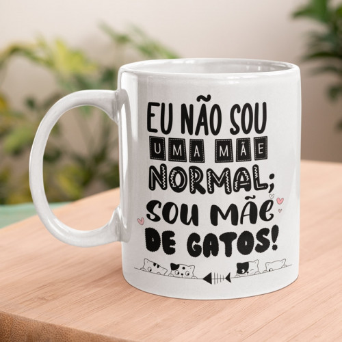 Caneca Eu Não Sou uma Mãe Normal